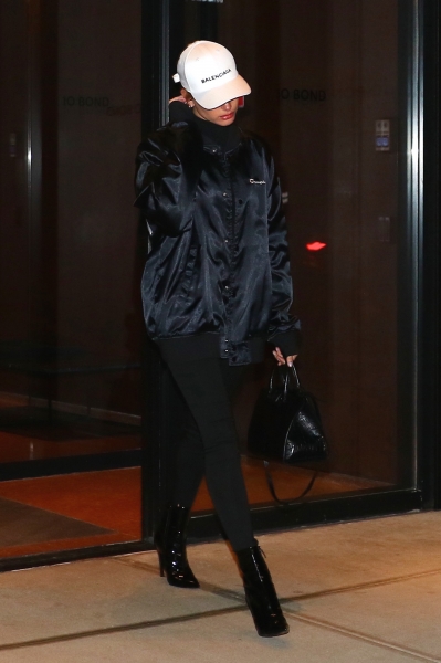 MCFan_for_Celeblounge_HQCelebCorner16-01-2017_07-57Kendall_Jenner2C_Hailey_Baldwin_10.jpg