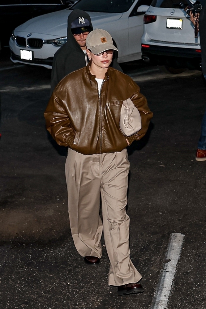Portal_Hailey_Bieber_281029.jpg