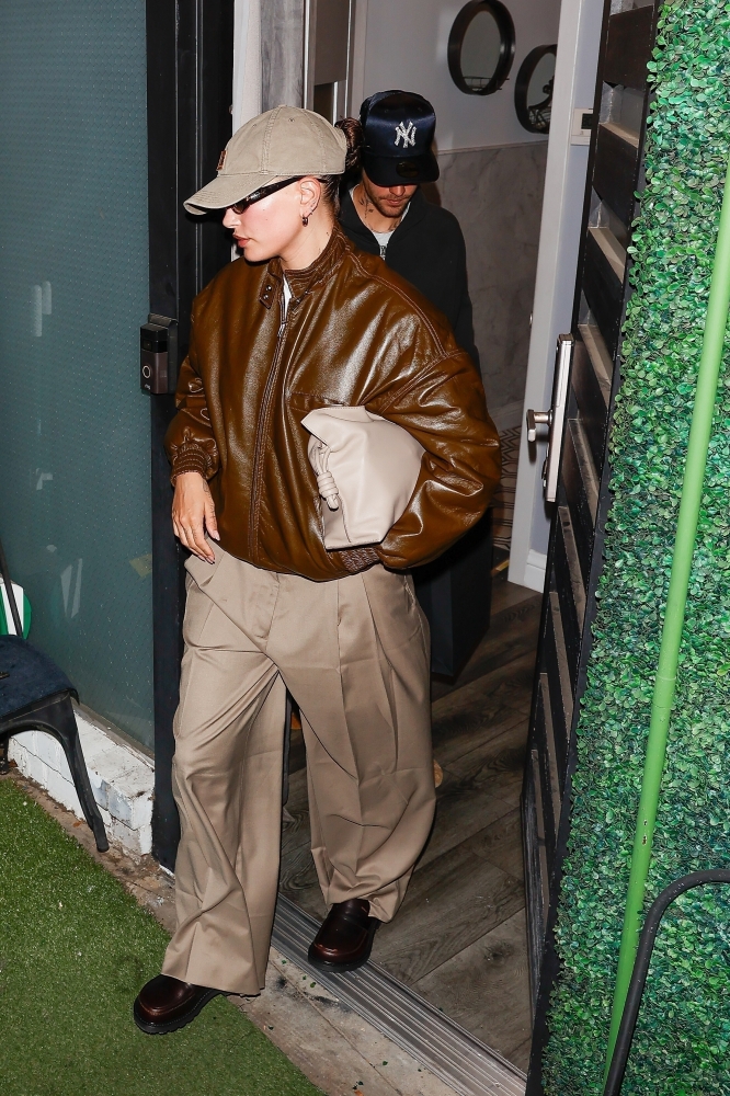 Portal_Hailey_Bieber_28129~1.jpg