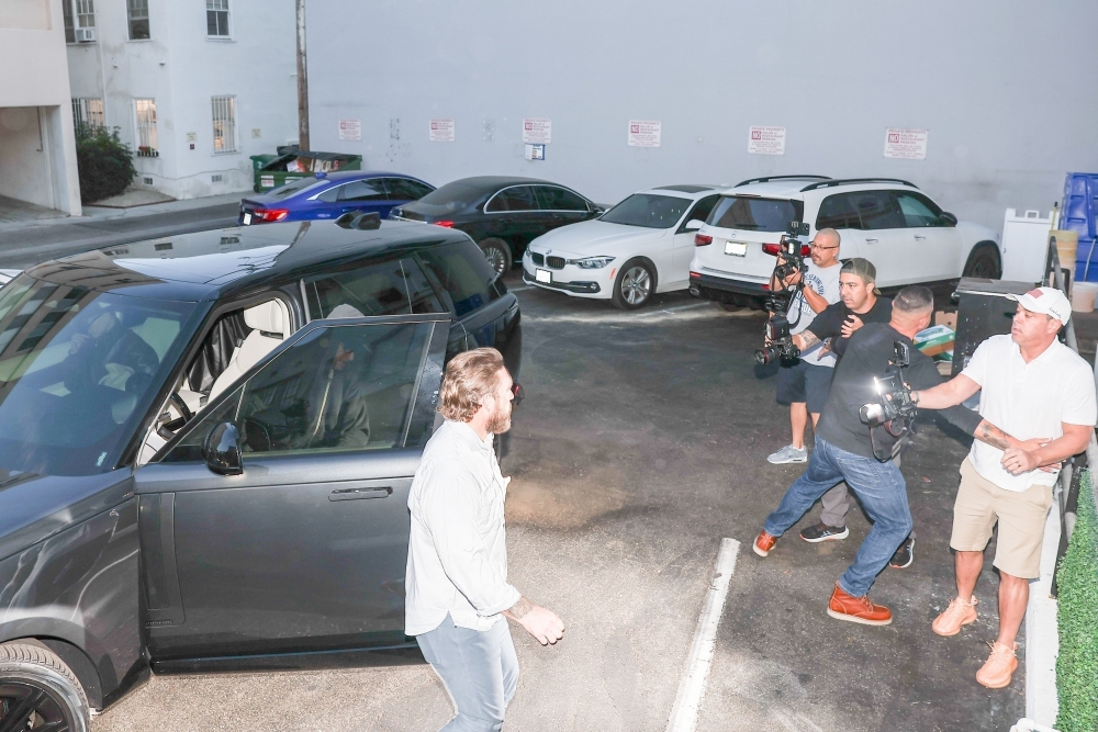 Portal_Hailey_Bieber_281429.jpg