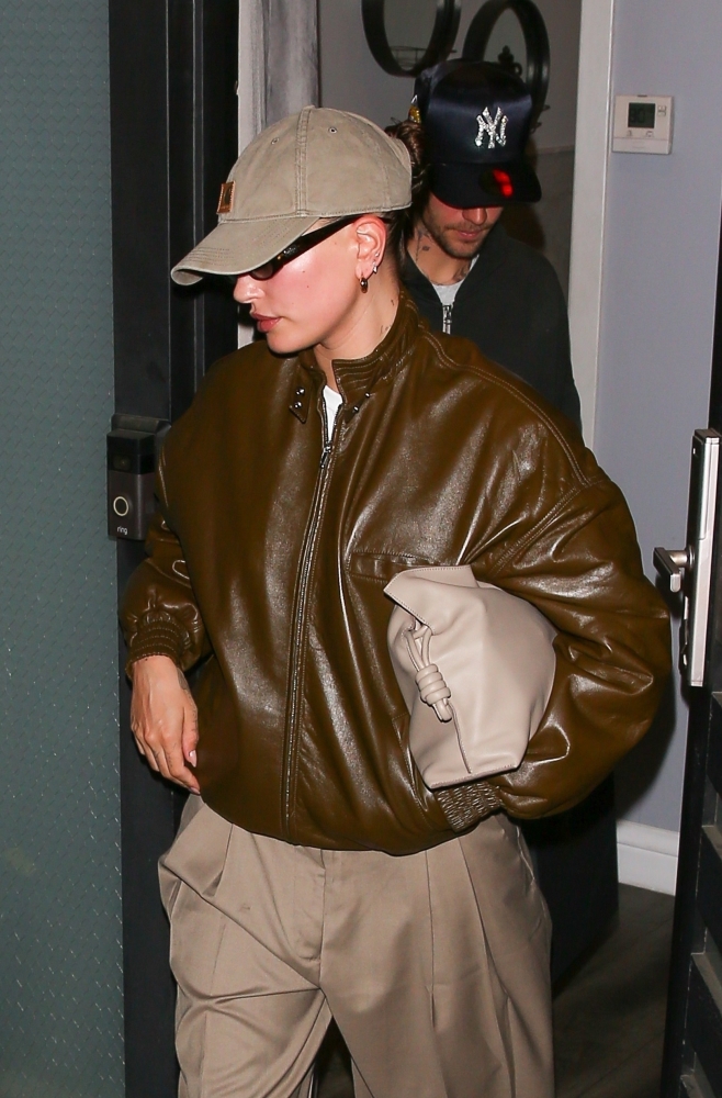 Portal_Hailey_Bieber_282229~1.jpg