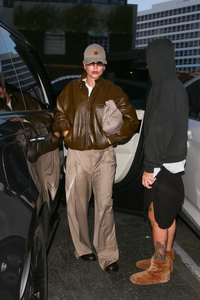 Portal_Hailey_Bieber_28229~0.jpg