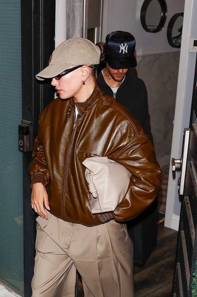 Portal_Hailey_Bieber_28229~1.jpg