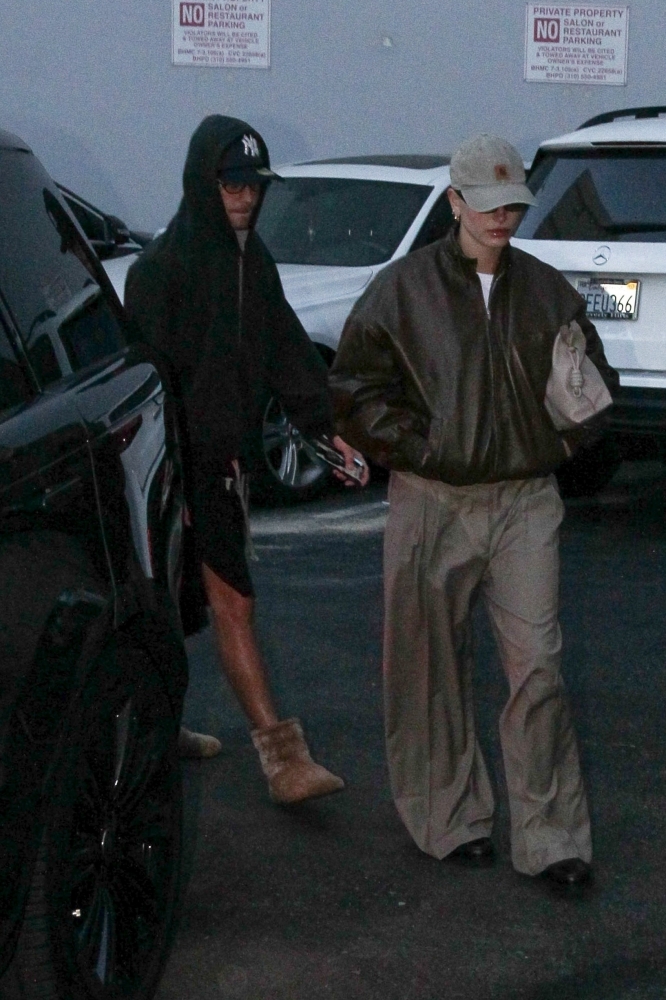 Portal_Hailey_Bieber_282729~0.jpg
