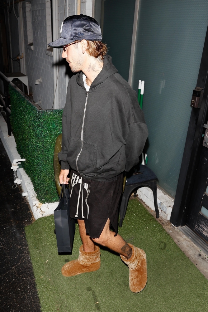 Portal_Hailey_Bieber_28329~1.jpg