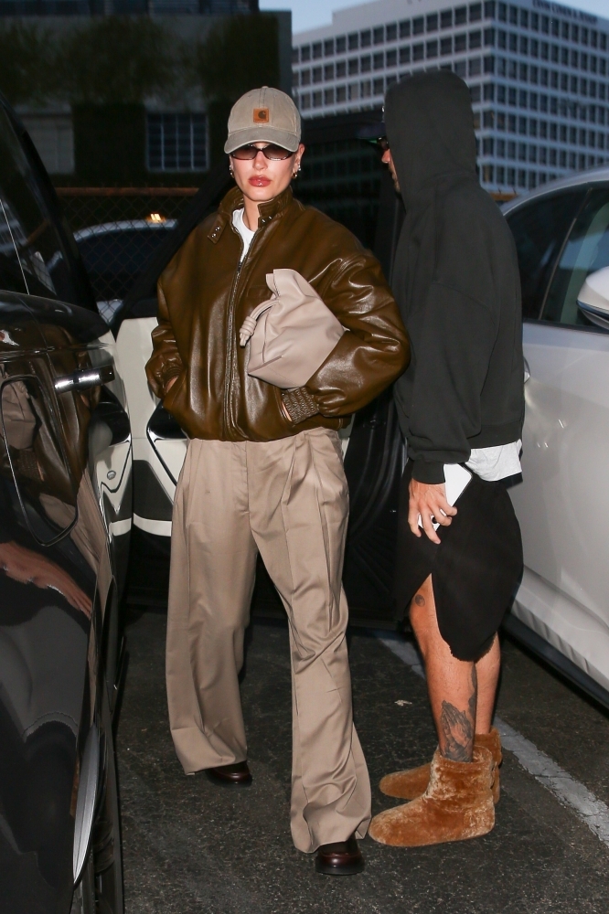 Portal_Hailey_Bieber_28429~0.jpg