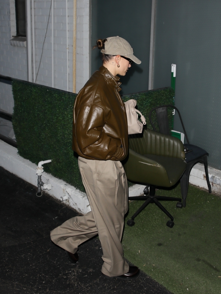 Portal_Hailey_Bieber_288929.jpg