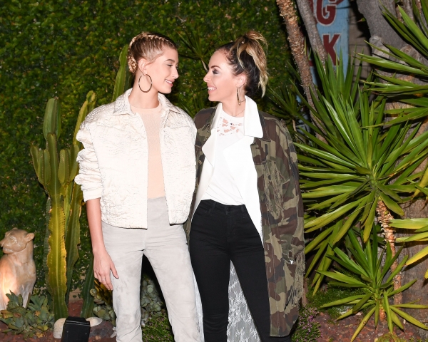 Rex_HM_Conscious_Exclusive_Collection_Dinner_8557285BR.jpg