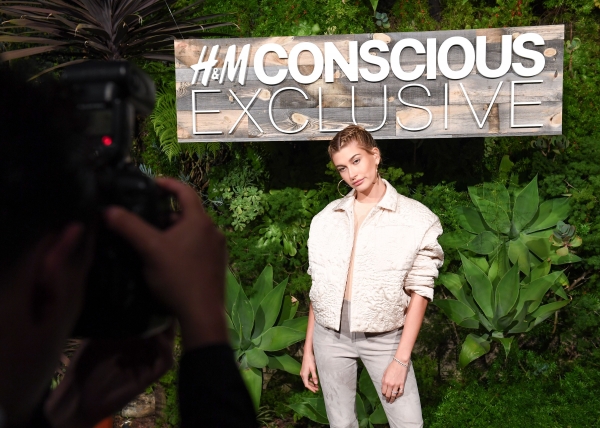 Rex_HM_Conscious_Exclusive_Collection_Dinner_8557285CB.jpg