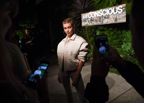 Rex_HM_Conscious_Exclusive_Collection_Dinner_8557285CC.jpg