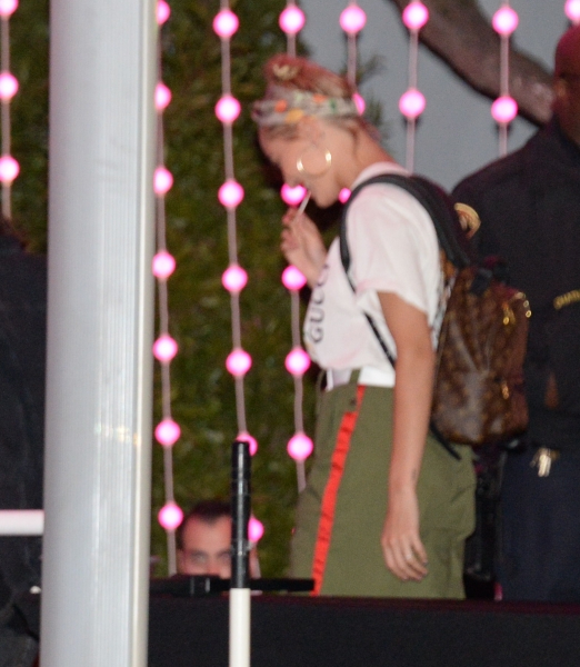 X17_kendall_jenner_Hailey_042117_04.jpg