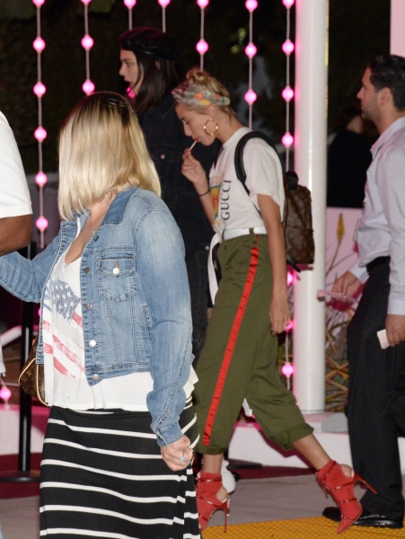 X17_kendall_jenner_Hailey_042117_08.jpg