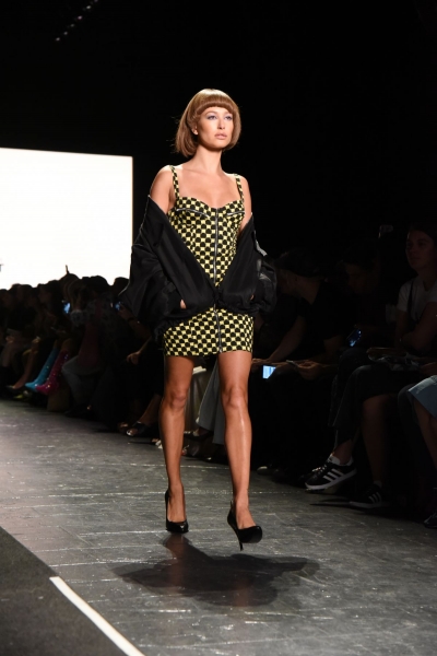 hailey-baldwin-at-jeremy-scott-fashion-show-at-new-york-fashion-week-09-12-2016_5.jpg