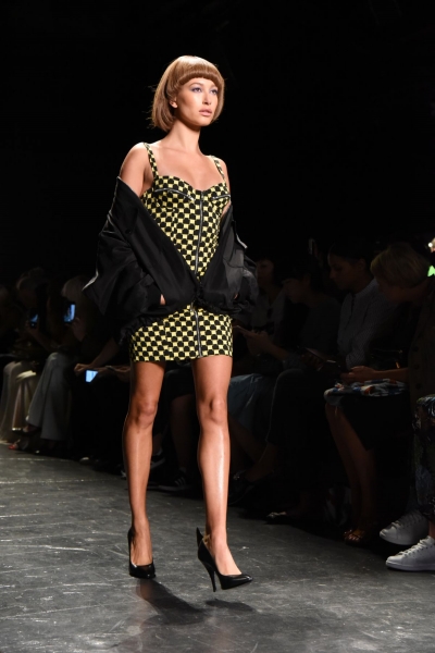 hailey-baldwin-at-jeremy-scott-fashion-show-at-new-york-fashion-week-09-12-2016_6.jpg
