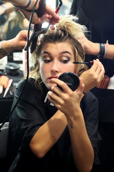 hailey-baldwin-at-julien-macdonald-fashion-show-in-london-09-17-2016_2.jpg