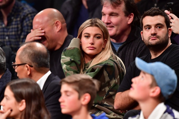 hailey-baldwin-at-nets-game-in-brooklyn-12-14-2016_10.jpg
