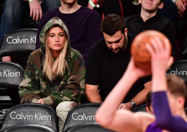 hailey-baldwin-at-nets-game-in-brooklyn-12-14-2016_12.jpg