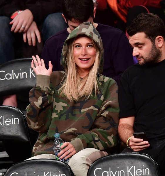hailey-baldwin-at-nets-game-in-brooklyn-12-14-2016_2.jpg