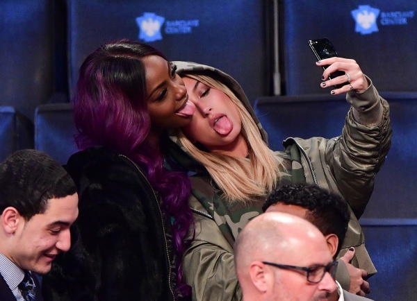 hailey-baldwin-at-nets-game-in-brooklyn-12-14-2016_8.jpg