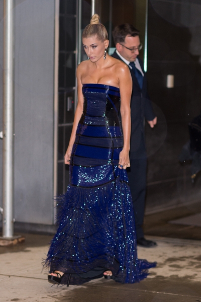 hailey-baldwin-filming-oceans-eight-cameo-in-nyc-11717-3.jpg