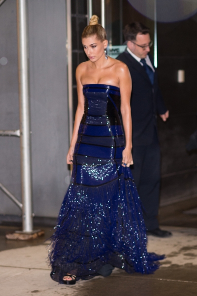 hailey-baldwin-filming-oceans-eight-cameo-in-nyc-11717-4.jpg