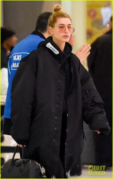 hailey-baldwin-jets-off-to-paris-02.jpg