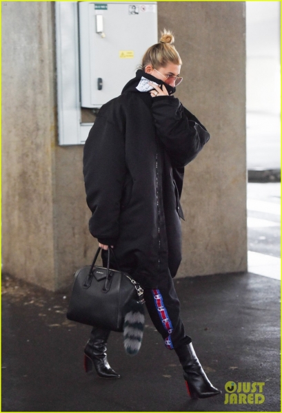 hailey-baldwin-jets-off-to-paris-03.jpg