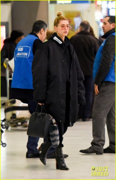 hailey-baldwin-jets-off-to-paris-06.jpg