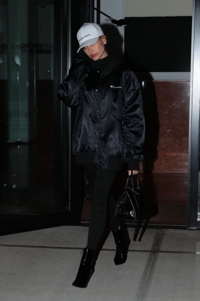 hailey-baldwin-out-and-about-in-new-york-01-15-2017_6.jpg