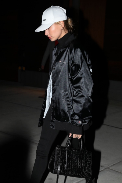 hailey-baldwin-out-and-about-in-new-york-01-15-2017_8.jpg
