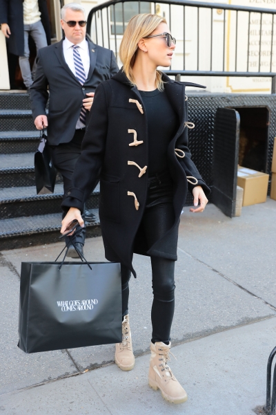 hailey-baldwin-shopping-in-nyc-11617-10.jpg