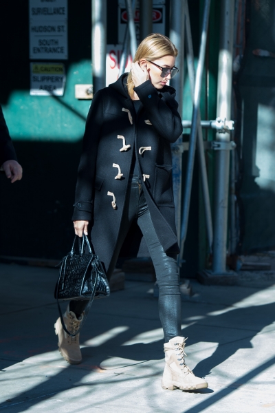 hailey-baldwin-shopping-in-nyc-11617-12.jpg