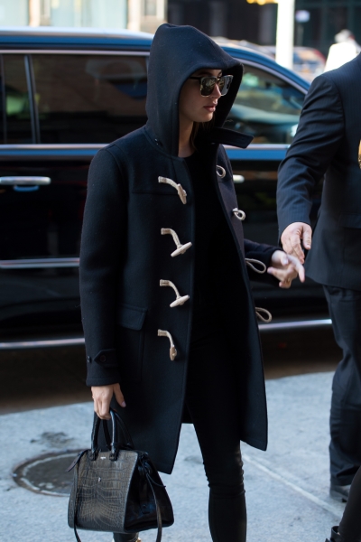 hailey-baldwin-shopping-in-nyc-11617-18.jpg