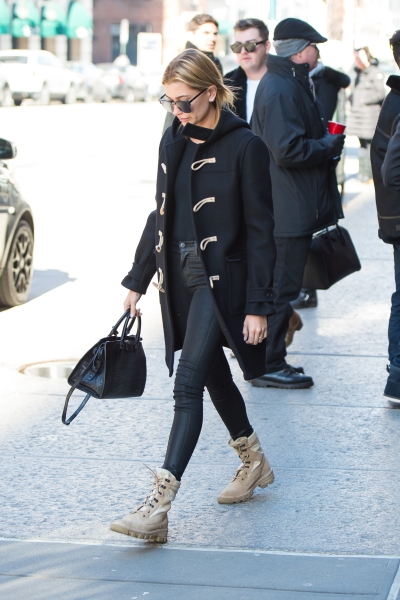 hailey-baldwin-shopping-in-nyc-11617-19.jpg