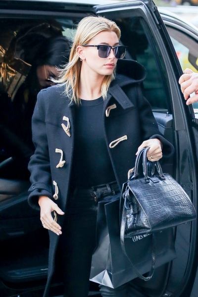 hailey-baldwin-shopping-in-nyc-11617-20.jpg