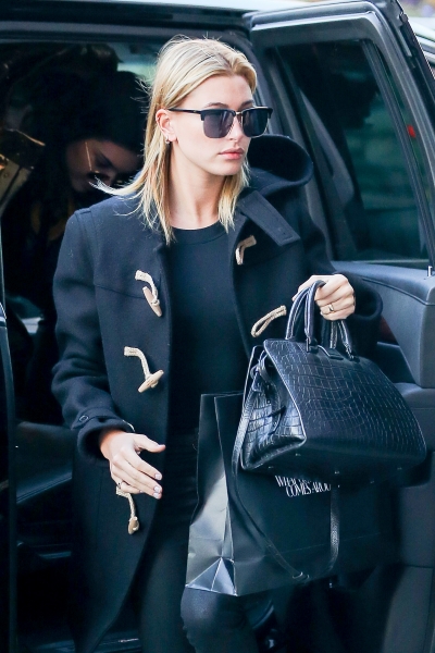 hailey-baldwin-shopping-in-nyc-11617-22.jpg