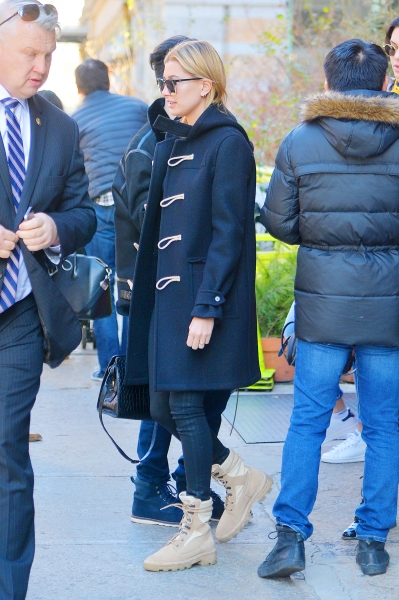 hailey-baldwin-shopping-in-nyc-11617-28.jpg