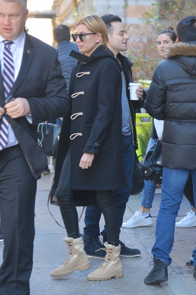 hailey-baldwin-shopping-in-nyc-11617-29.jpg