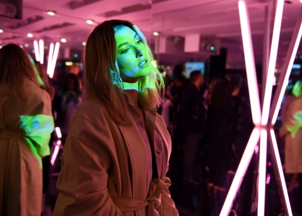 hailey-baldwin-shutz-beverly-hills-1-year-anniversary-party-41817-18.jpg