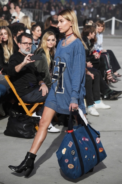 hailey-baldwin-tommy-hilfiger-tommy-land-fashion-show-i_0003.jpg