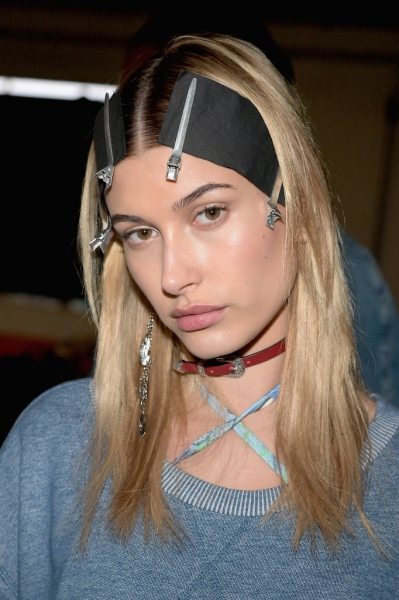 hailey-baldwin-tommy-hilfiger-tommy-land-fashion-show-i_0009.jpg