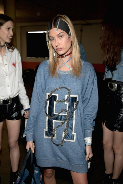 hailey-baldwin-tommy-hilfiger-tommy-land-fashion-show-i_0010.jpg