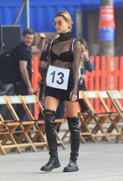 hailey-baldwin-tommy-hilfiger-tommy-land-fashion-show-in-venic_0011.jpg