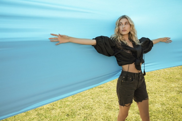 hailey-bieber-jaden-smith-levis-campaign-spring-2020-10.jpg