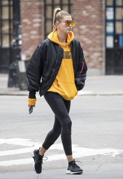 hqcelebcorner_281129~2.jpg