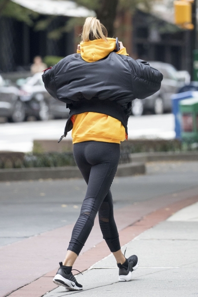 hqcelebcorner_281229~2.jpg