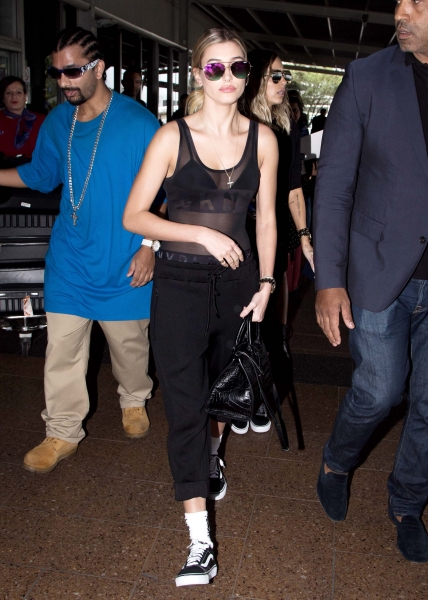 hqcelebcorner_281529~2.jpg