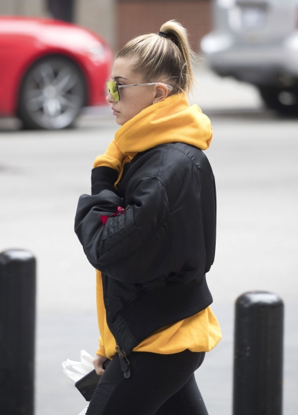 hqcelebcorner_281729~1.jpg
