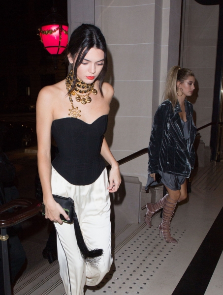 hqcelebcorner_28229_28129.jpg