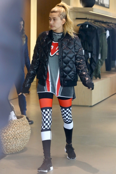 hqcelebcorner_282329~1.jpg